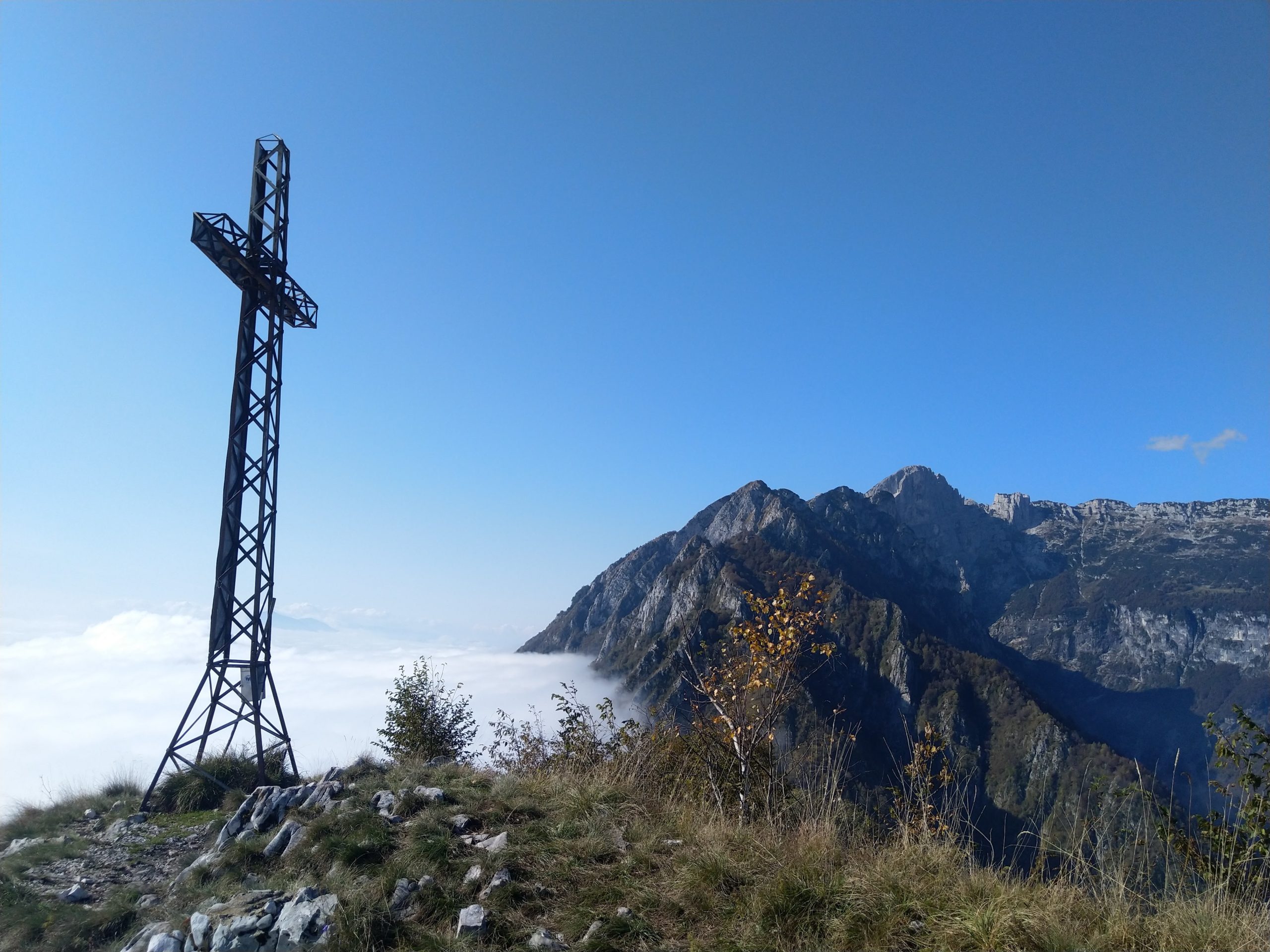 Vista sul Pizzoc dal monte Sperone, Valbelluna.